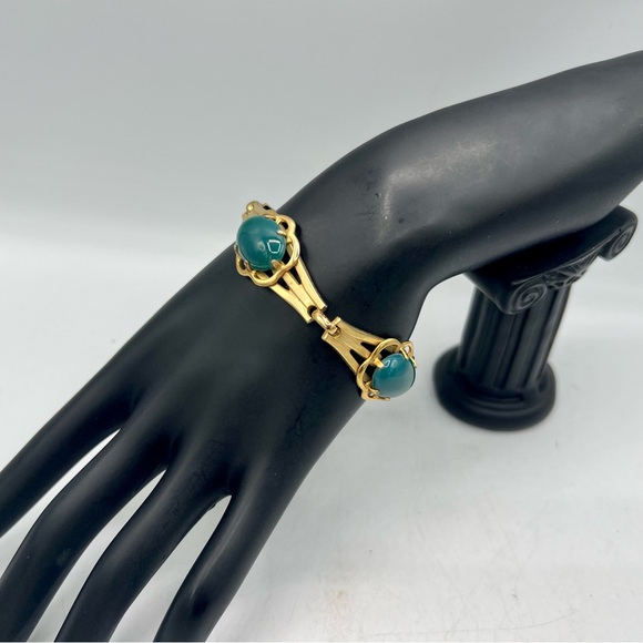 Vintage gold marquis link bracelet Chrysoprase cabochons gemstones 7.5” - Picture 2 of 6